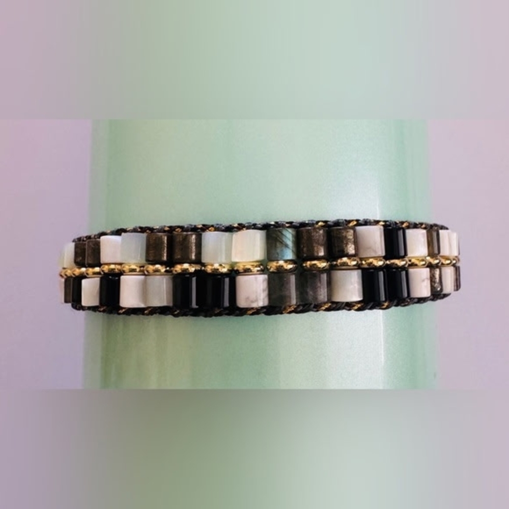 KENDRA SCOTT Bree Gold Beaded Bracelet in Neutral Mix - Picture 2 of 5